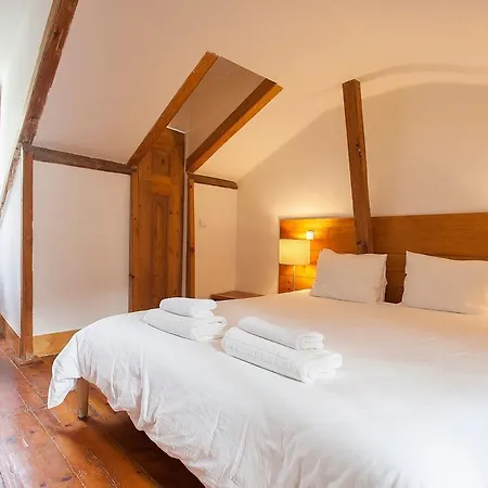 Апартаменты Central, Charming, Quiet, Garden And Parking Лиссабон
