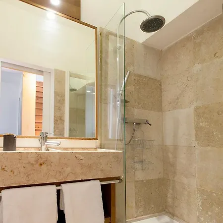 Apartamento Central, Charming, Quiet, Garden And Parking *