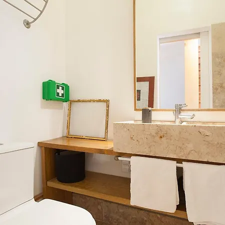 Central, Charming, Quiet, Garden And Parking Apartament