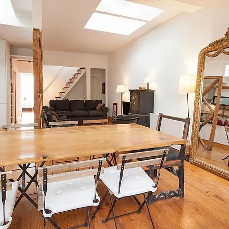 Central, Charming, Quiet, Garden And Parking *