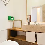 Central, Charming, Quiet, Garden And Parking Apartmán