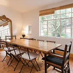Central, Charming, Quiet, Garden And Parking Apartmán