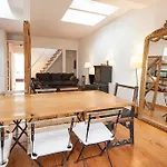 Central, Charming, Quiet, Garden And Parking *