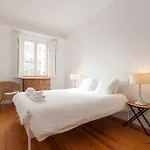 Central, Charming, Quiet, Garden And Parking * Lisboa