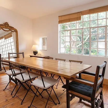 Central, Charming, Quiet, Garden And Parking Appartamento