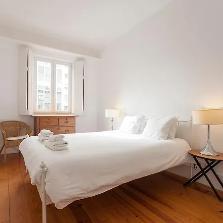 Central, Charming, Quiet, Garden And Parking * Lisbona